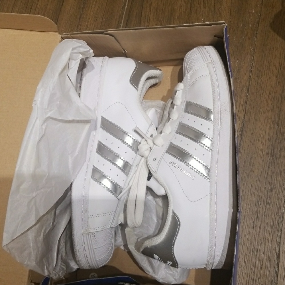 Shoes - Picture 4 of 4